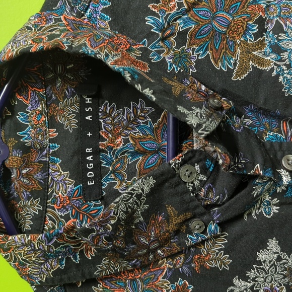 Fun floral top - Picture 2 of 3